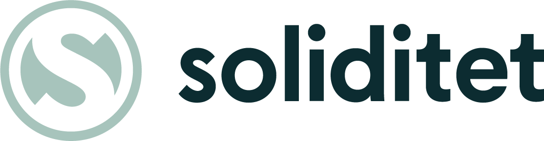 Logo med en stilisert "S" inne i en sirkel til venstre og ordet "soliditet" i fete, små bokstaver til høyre.