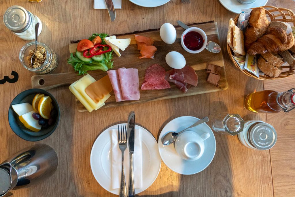 Bilde av en frokostbuffet på hotell, for å illustrere sak om diettgodtgjørelse.