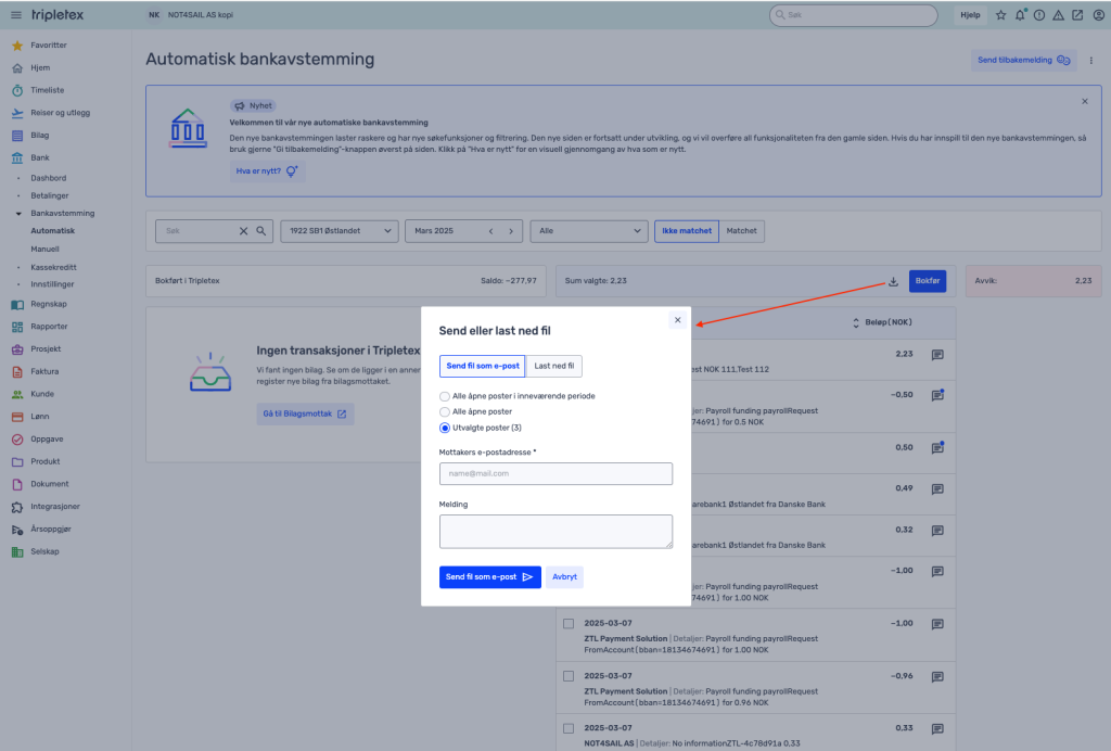 Et skjermbilde av et bankprogramvaregrensesnitt på norsk viser en modal med tittelen "Send eller last ned." Den har alternativer for å sende eller laste ned uttalelser, komplett med skjemafelt for e-poster og meldinger. Grensesnittet effektiviserer oppgaver som automatisk bankavstemming for sømløs økonomistyring.