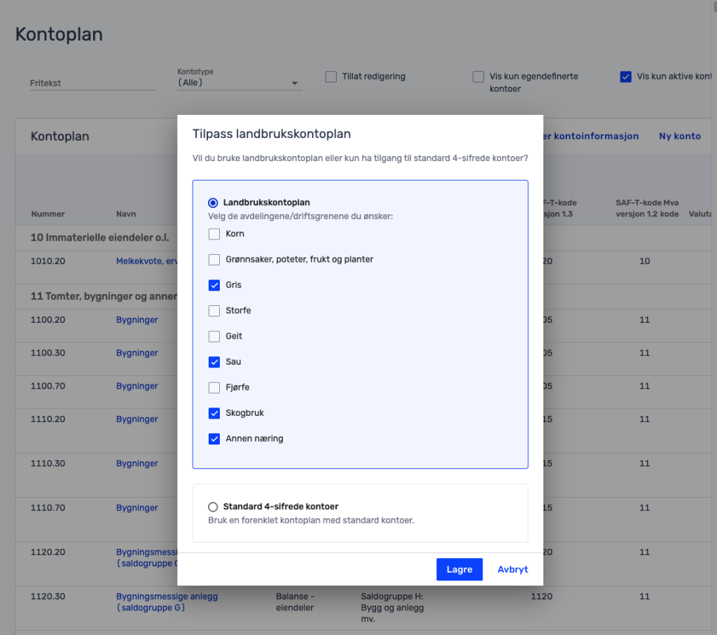 Et modalvindu ligger over en nettside for en finansiell kontoplan, og viser alternativer for å tilpasse en landbrukskontoplan med valgbare kategorier og handlingsknapper nederst.