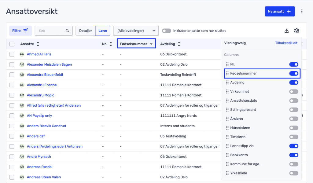 Et grensesnitt for en arbeidsplassdatabase som viser ansatte med detaljer som navn, kontor, avdeling og med kolonnen «Fødselsnummer» (personlig ID) synlig.