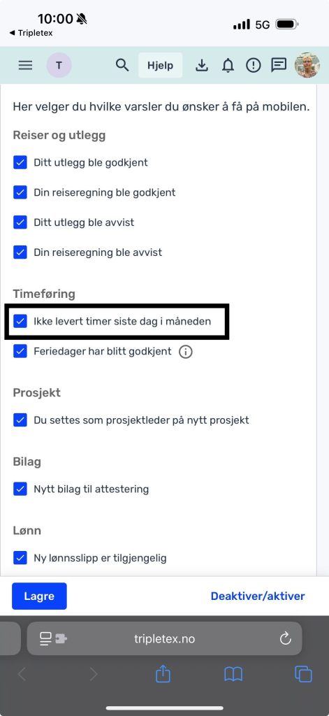 En mobilskjerm viser varslingsinnstillinger på norsk i Tripletex-appen, med avmerkingsbokser merket for ulike varslingspreferanser.