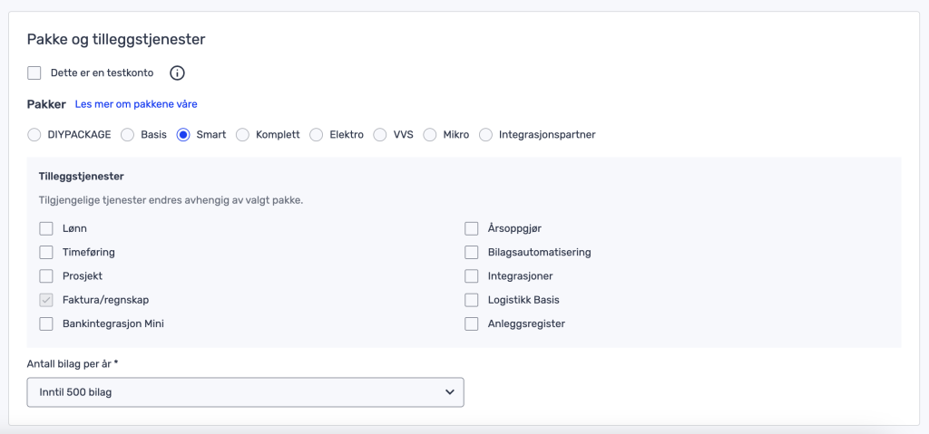 En nettside som viser pakke- og tilleggstjenestealternativer, med "Smart"-pakken valgt og ulike avmerkingsbokser for tilleggstjenester som lønn og faktura/regnskap.