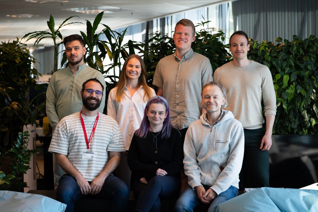 Teamet som er ansvarlige for lønnsmodulen i Tripletex, poserer for et gruppebilde.