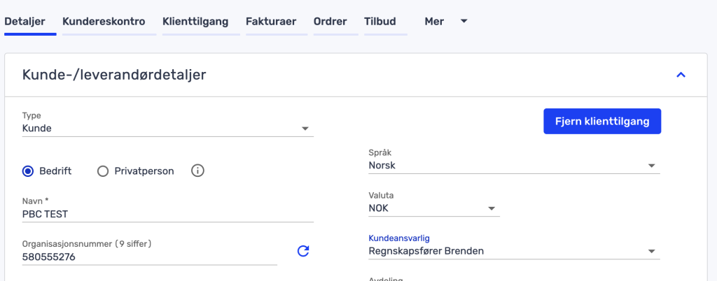 Skjermbilde av et kundeopplysningsskjema på norsk, med felt for type, organisasjonsnummer, språk, valuta og en knapp for å fjerne kundetilgang.