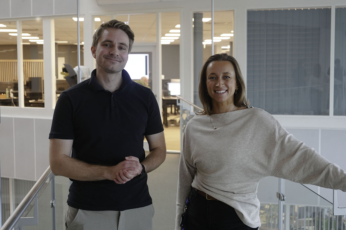 Bilde av Eirik Nereng, markedssjef i Tripletex, og Asia Resch Partner Marketing-ansvarlig i Tripletex.