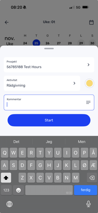 Et tidsregistreringsskjermbilde med felt for prosjekt, aktivitet og kommentar, en blå "Start"-knapp og et synlig tastatur nederst.