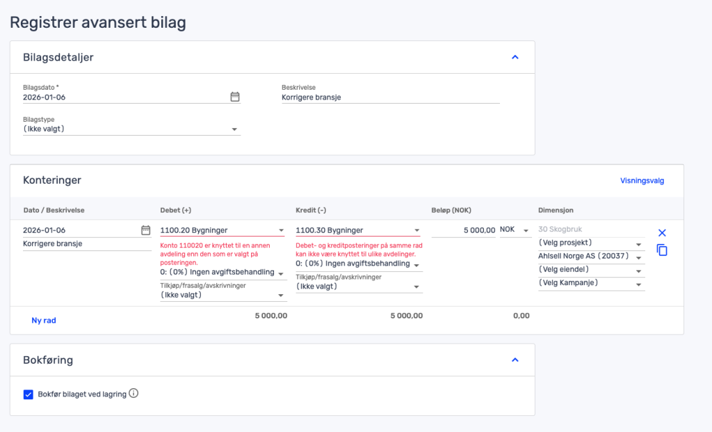 Et digitalt skjema med tittelen "Registrer avansert bilag" viser felter for bilagsdetaljer, bokføringsposter og en avkryssingsboks for å legge ved bilaget til posten.