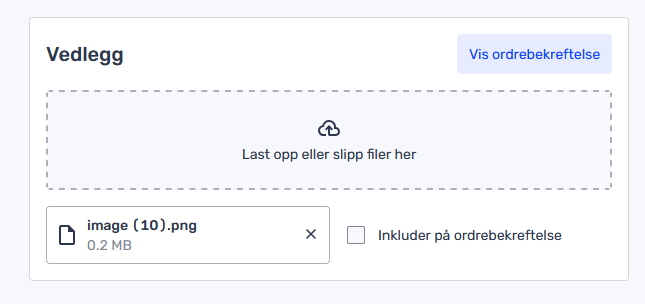 Skjermbilde av en filopplastingsseksjon på norsk, som viser en vedlagt PNG-fil og et alternativ for å legge den ved en ordrebekreftelse.